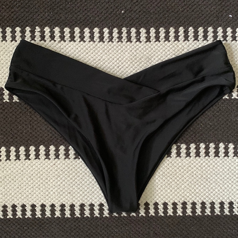 SHEIN bikini bottoms - black. Size large.